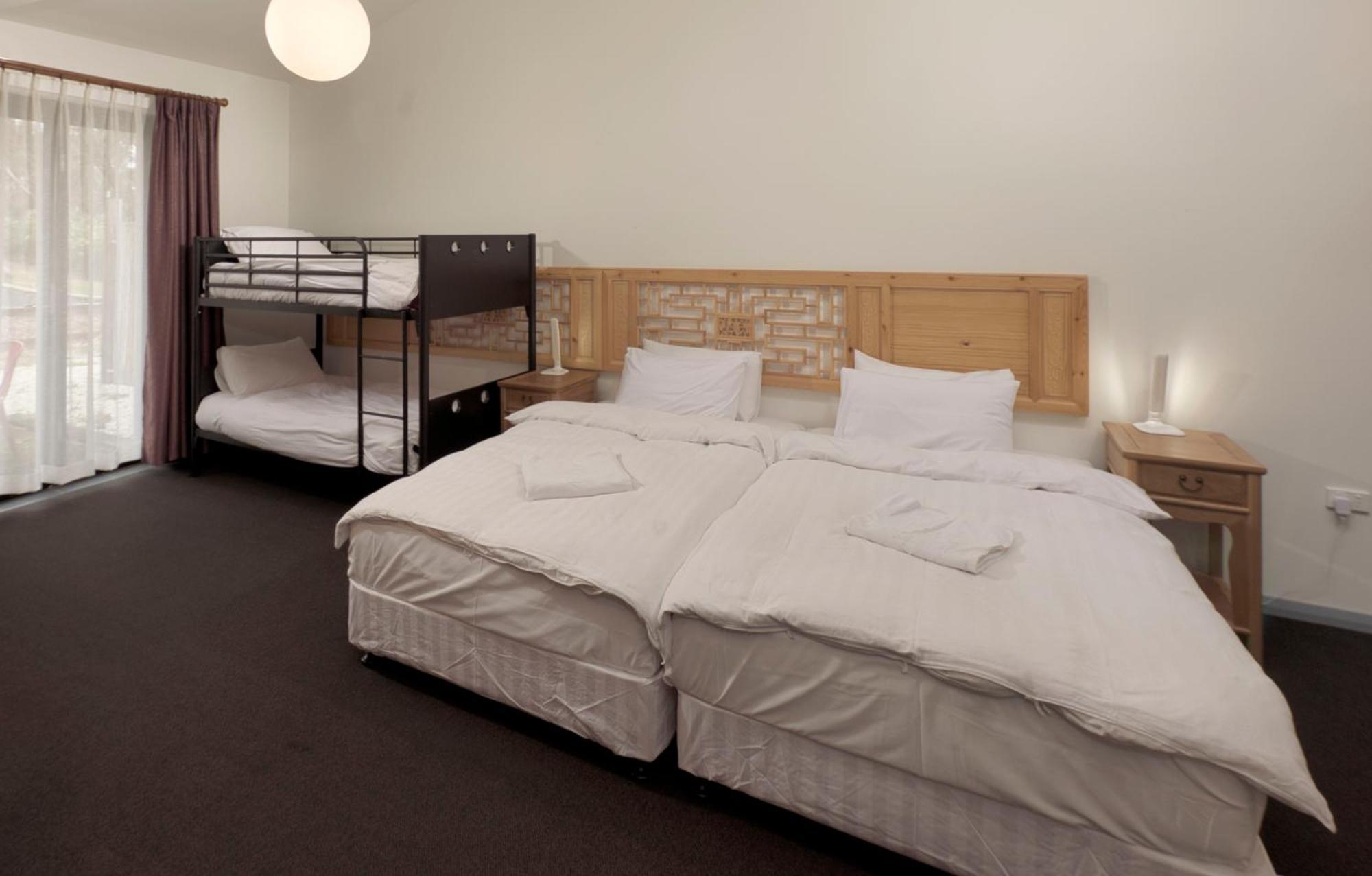 Sinofield Edu-Retreat Hotel Леура Екстериор снимка
