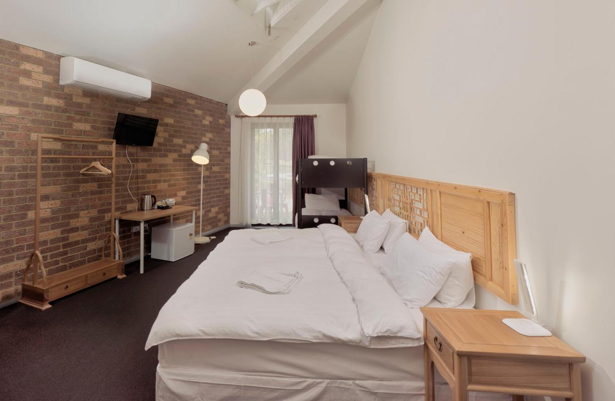 Sinofield Edu-Retreat Hotel Леура Екстериор снимка